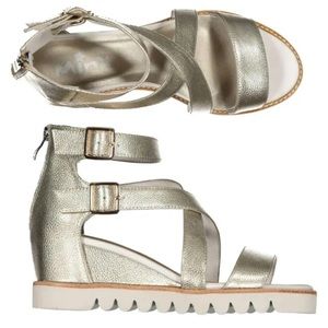 🆕 Gold Platform Wedge Sandals with Adjustable Straps and Sturdy Sole